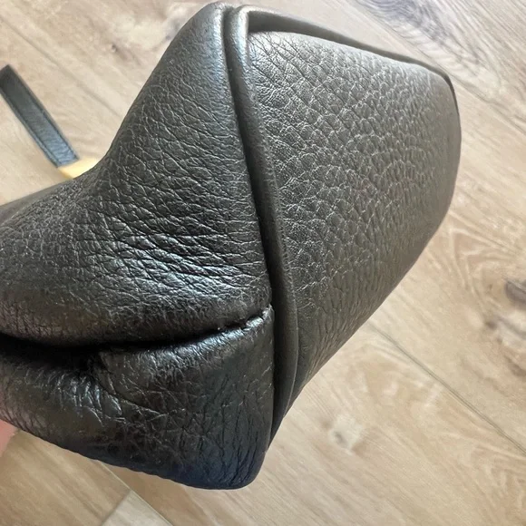 BURBERRY Black Leather Shoulder Bag with Gold Accents and Nova Check interior - Picture 4 of 12